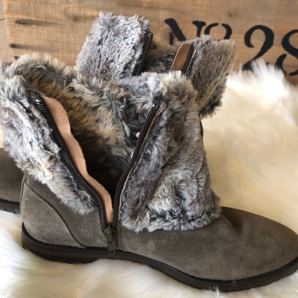 Johnston & Murphy faux fur suede boots - Picture 4 of 8